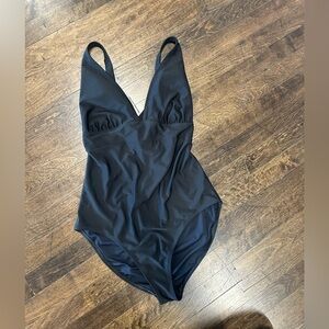 Old Navy Women’s Black V-Neck One-Piece Swimsuit Size Large